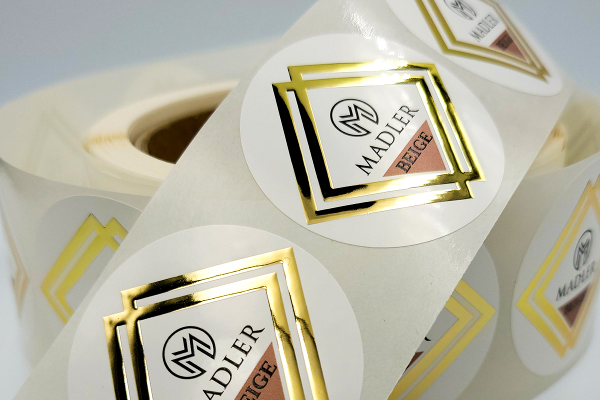 Etykiety samoprzylepne druk cyfrowy folia biała złoto 3D